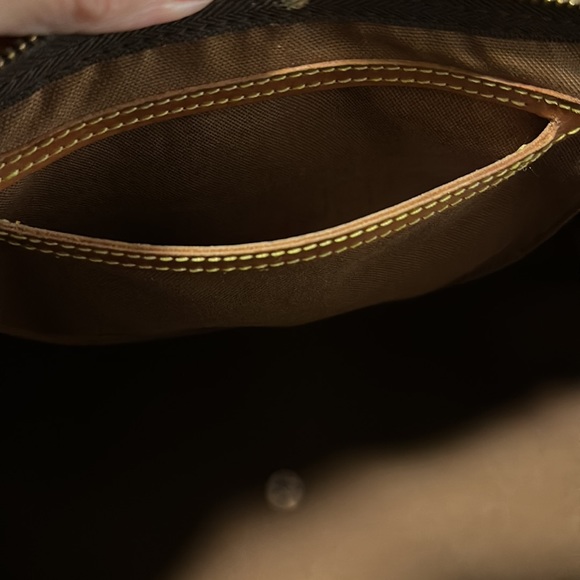 Louis Vuitton - Picture 12 of 14